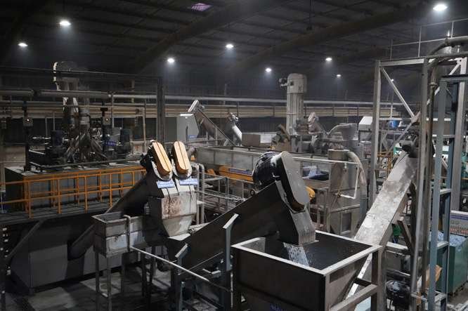 Plastic recycling plant machinery